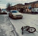 В Гурьевске столкнулись автомобиль и  несовершеннолетний велосипедист