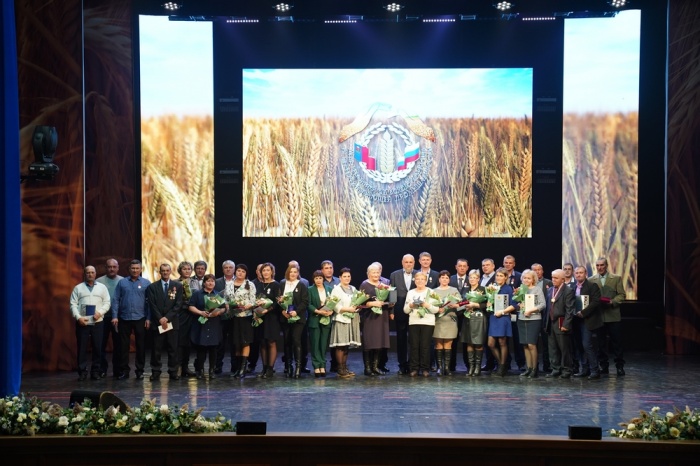 Сергей Цивилев: аграрии КуZбасса впервые в истории собрали 1 млн 789,9 тыс. тонн зерна